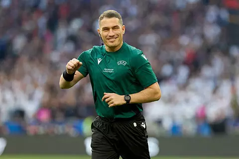 طاقم روماني.. حكام مباراة بيراميدز ضد أهلي جدة في كأس إنتركونتيننتال